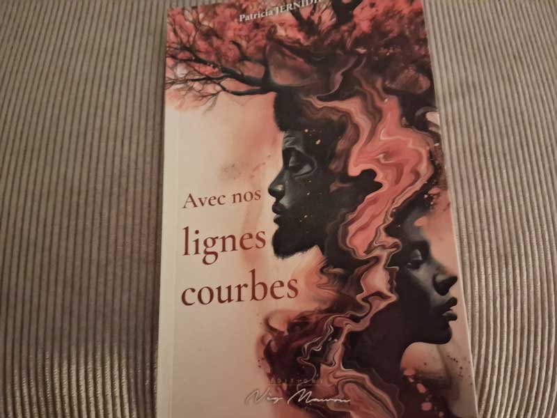 Avec nos lignes courbes, premier livre de Patricia Jernidier, directrice pédagogique de l'ASA Guadeloupe