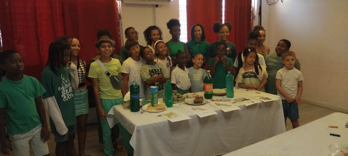 Élèves de l'ASA Guadeloupe en tenue verte pour la Saint-Patrick